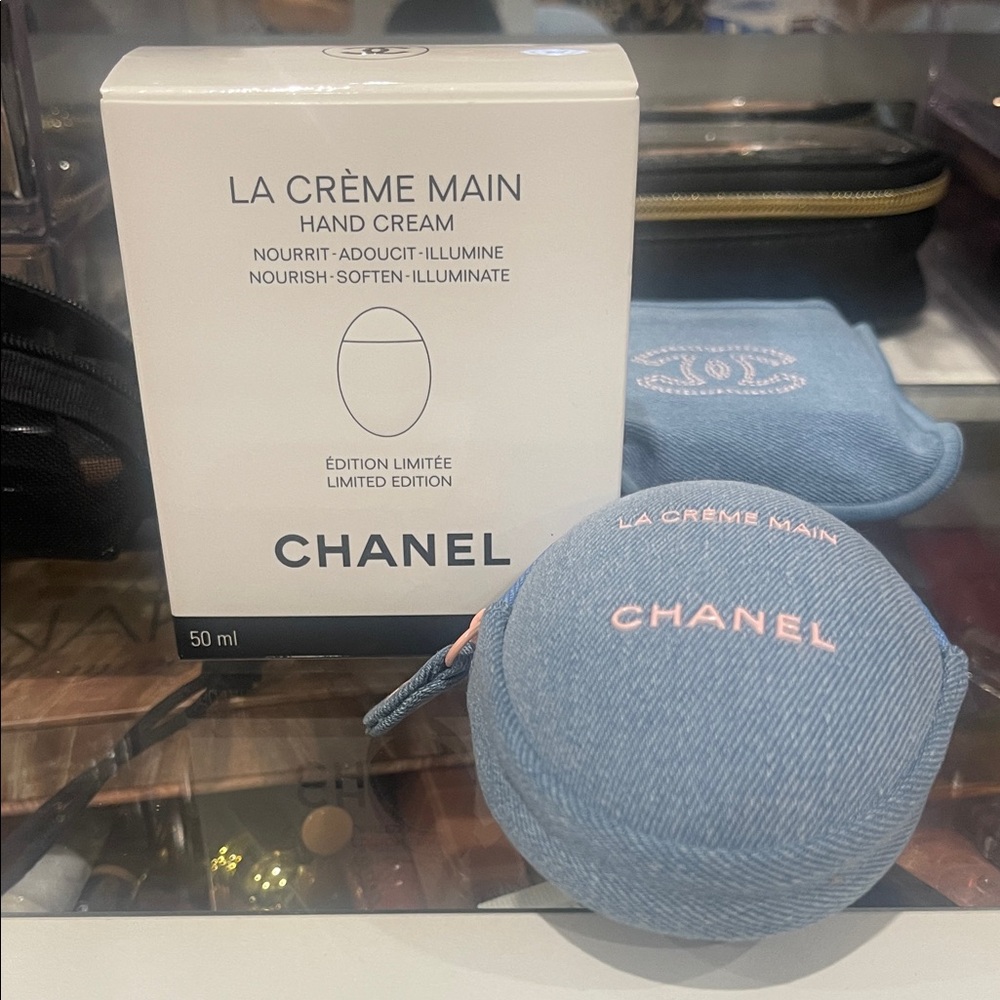 New in Box SOLD out everywhere limited edition Chanel lotion with case⭐️⭐️⭐️⭐️⭐️